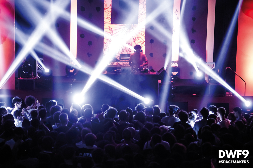 dj sul palco per l'evento ElitaMilano