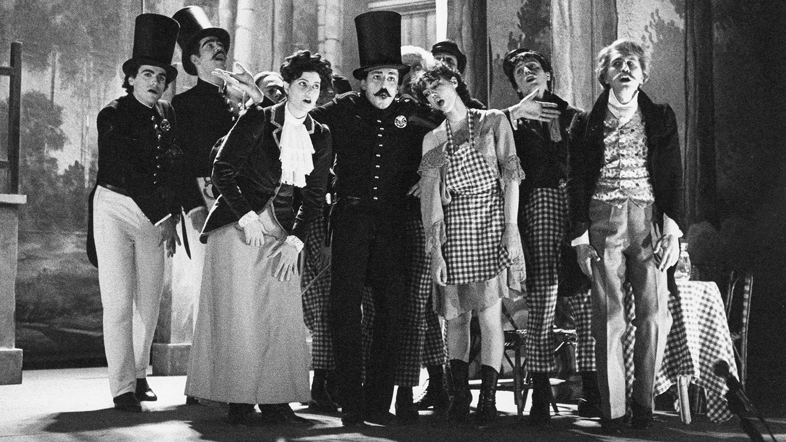 1981, Gran can can di orfani, gendarmi, evasi, bari, baroni, banchieri e donne dolenti