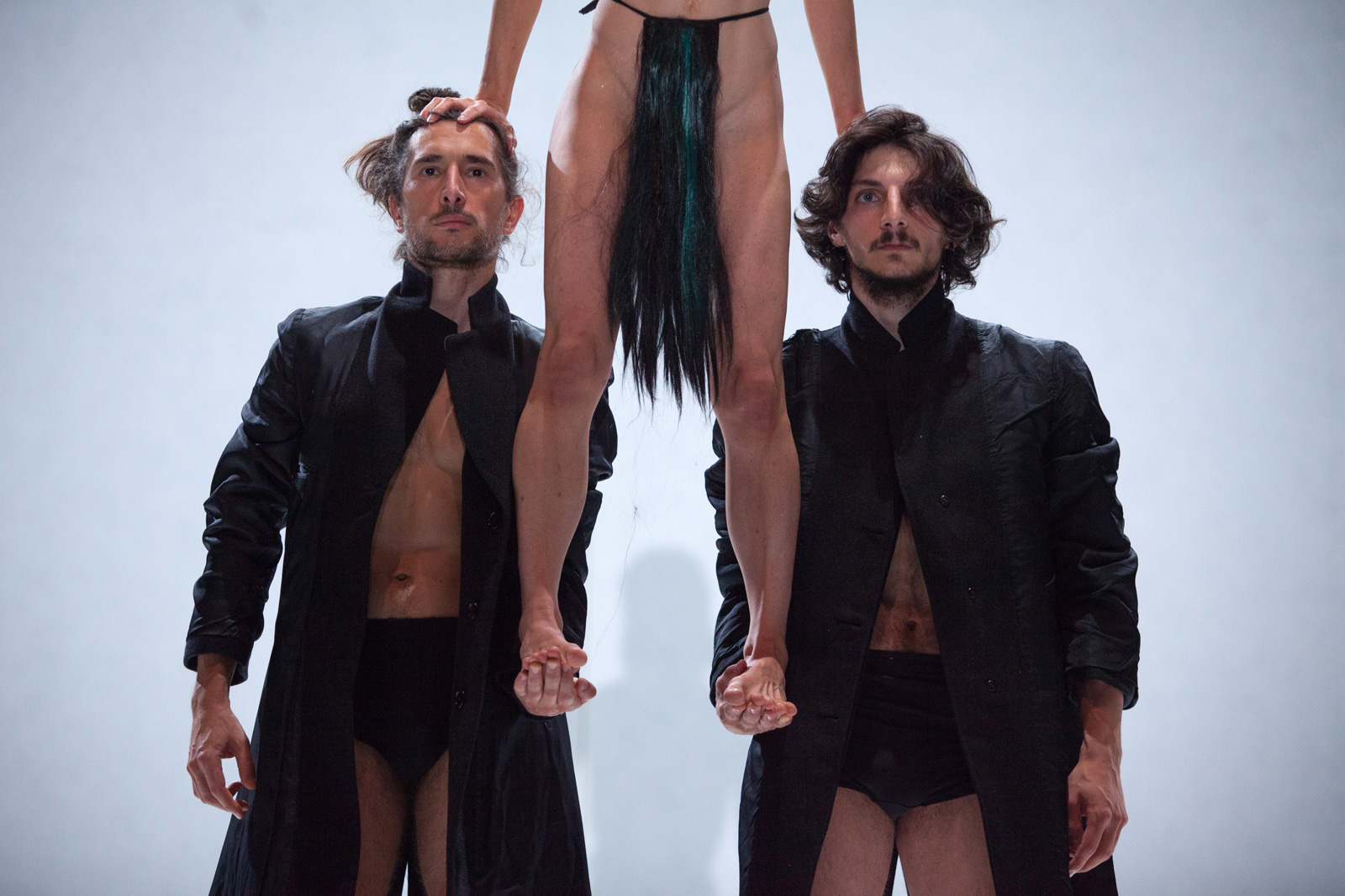 I ballerini impegnati in una coreografia