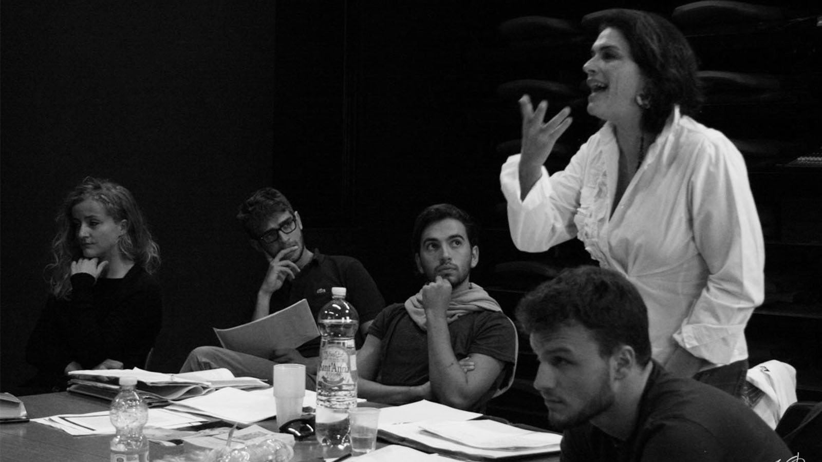 Laura Marinoni a lezione con gli studenti del corso attori dell'Accademia Paolo Grassi